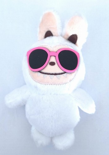 Labubu brelok w okularach