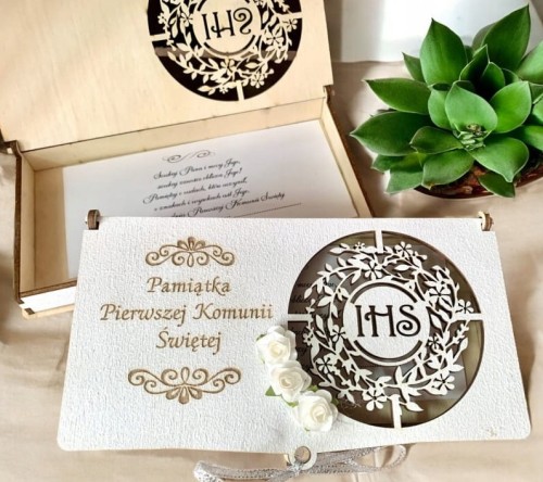 Pudełeczko koperta z życzeniami ze sklejki na 1-sza Komunię Świętą