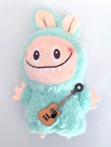 Labubu brelok z gitarą  mix kolorów